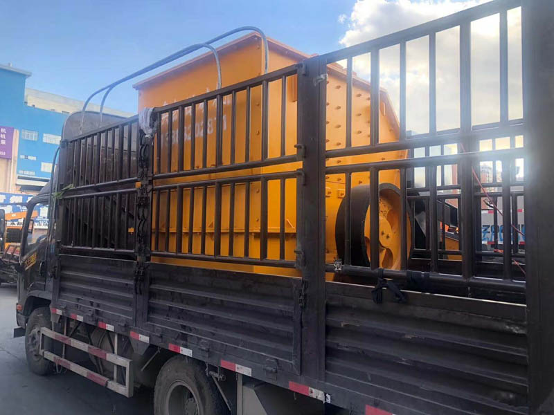 1416錘式破碎機發往廣東